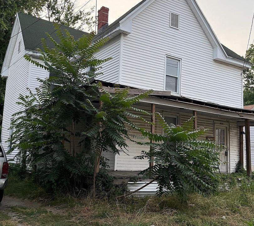 1st image of 810 2nd St