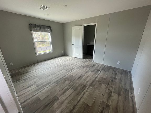 3rd image of 8 Bearden Dr