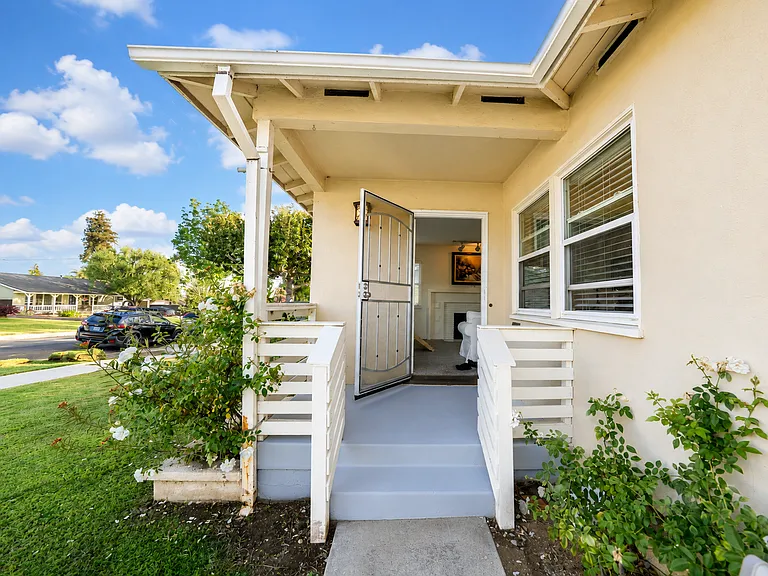 8347 California Ave — Photo 6