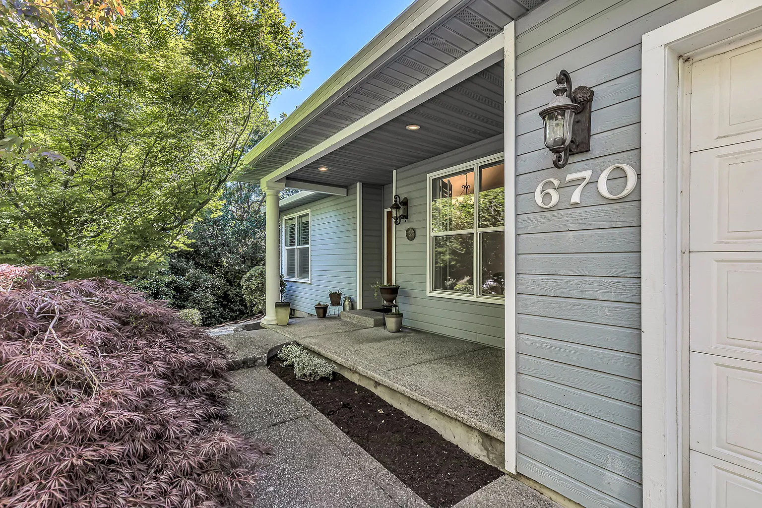 670 Spring Creek Dr photo 1