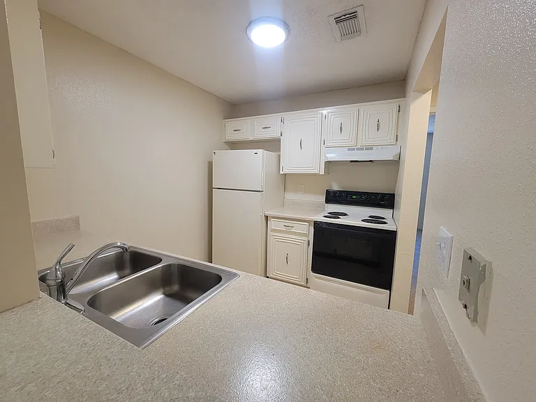 Marcell Garden Apartments — Photo 16