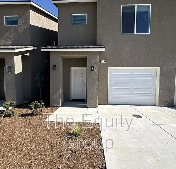 733 S Pinkham #102 — Photo 2