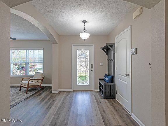 5th image of 130 THORNLOE Drive