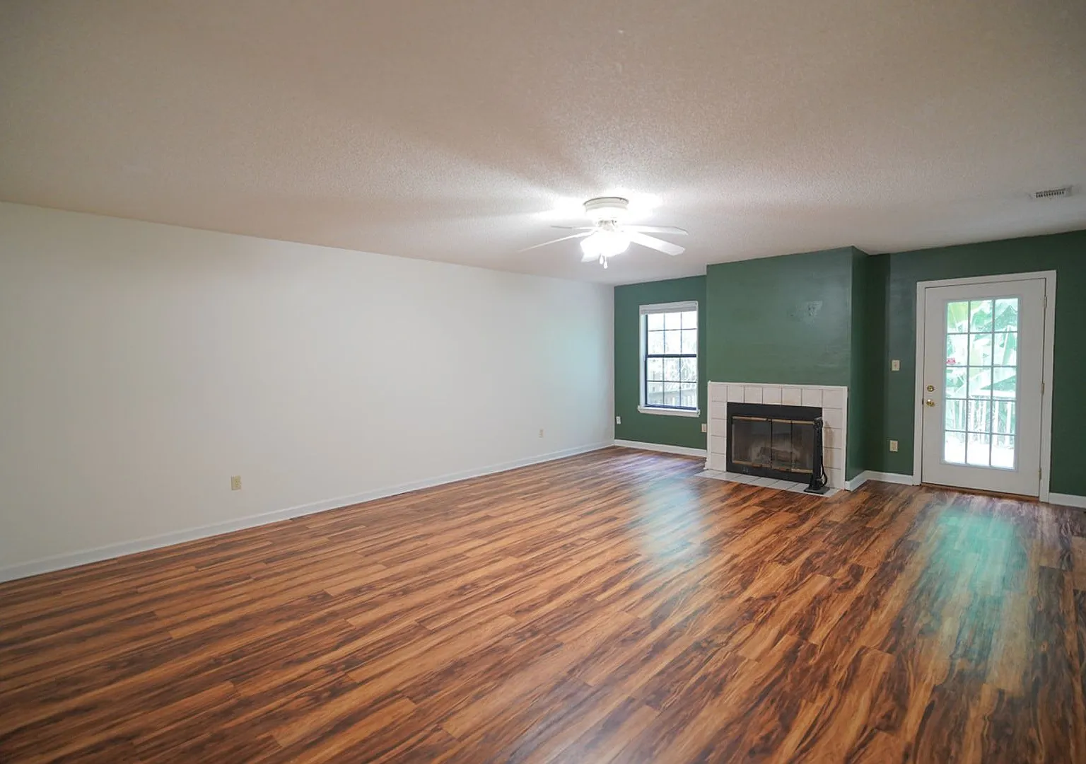 2 Bed / 2 Bath Townhome in Midtown! — Photo 2