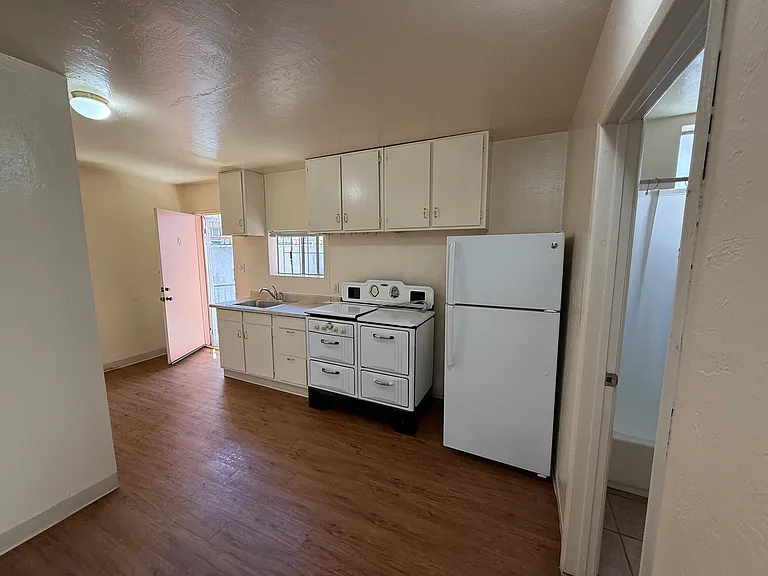 220 Juniper St #19 — Photo 5