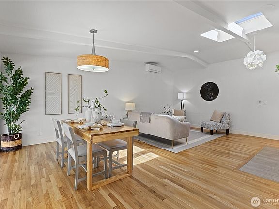 4th image of 2752 NE 103rd Street