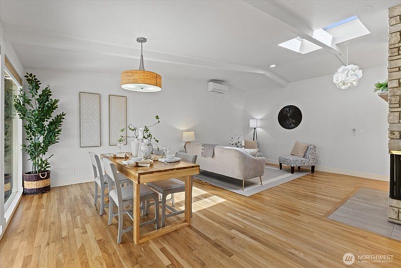 4th image of 2752 NE 103rd Street