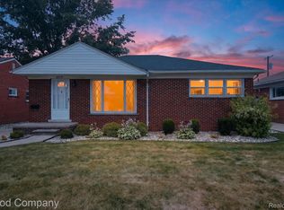 25719 San Rosa Dr, Saint Clair Shores, MI 48081