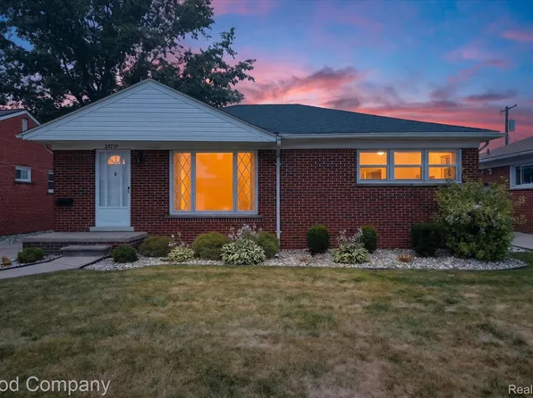 25719 San Rosa Dr, Saint Clair Shores, MI 48081