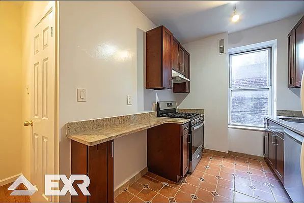 1st image of 215 W 116th St #1I