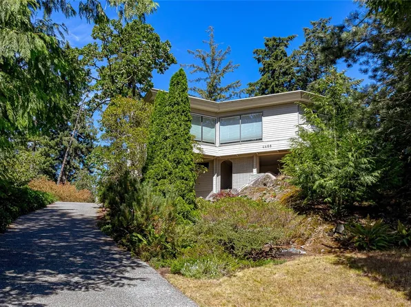 4468 Autumnwood Ln, Saanich, BC V8X 4V8