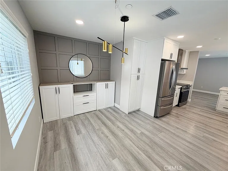 1124 S Mayflower Ave — Photo 10