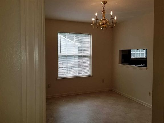 5th image of 4021 Catawba St #A