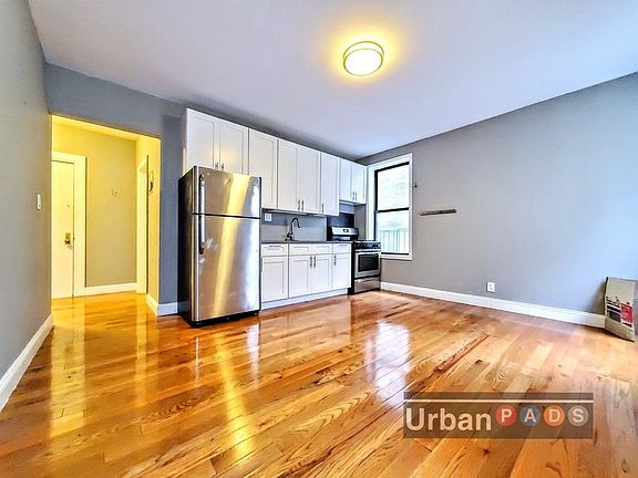 2nd image of 1030 Park Pl #10CC