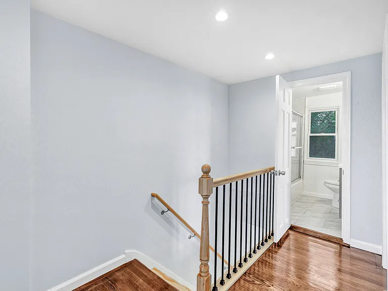 25-27 Myrtle St #25 — Photo 17
