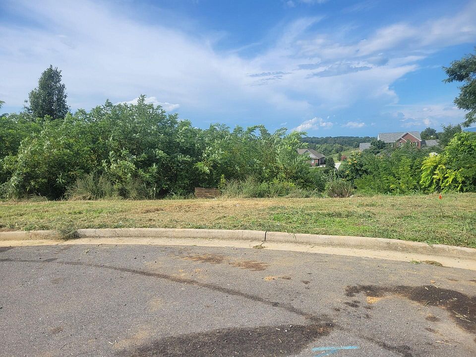 2nd image of 26 Graystone Dr