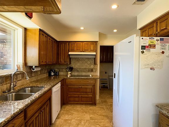 5th image of 2800 Clearmeadow Dr