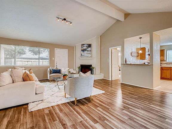 5th image of 1739 Meadow Green Dr