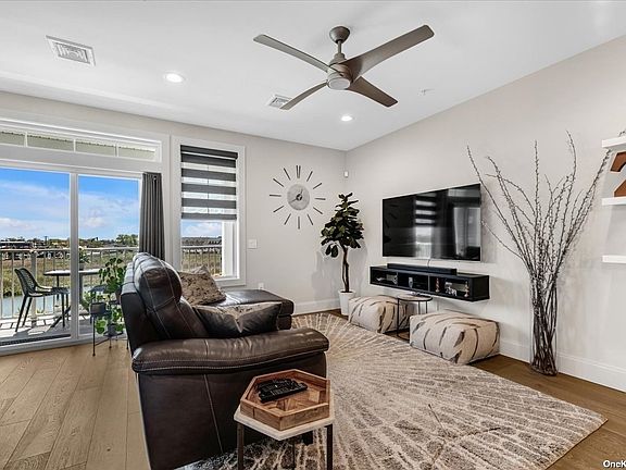 3rd image of 351 Marina Pointe Dr #351
