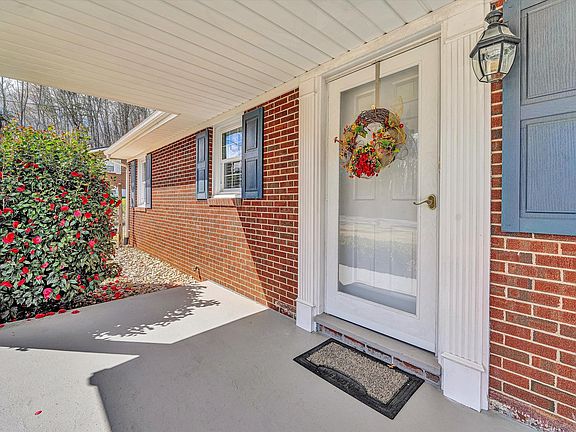 3rd image of 610 Murphy Rd