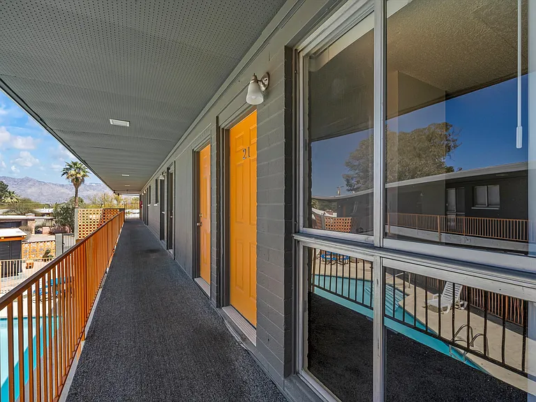 CATALINA VISTA APARTMENTS — Photo 6