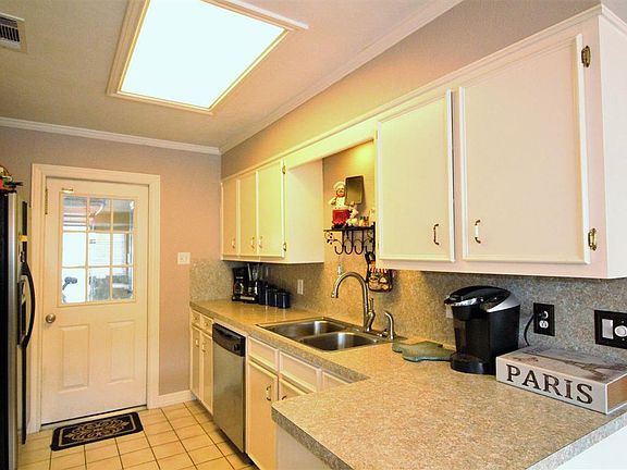 3rd image of 3156 Capitan Dr