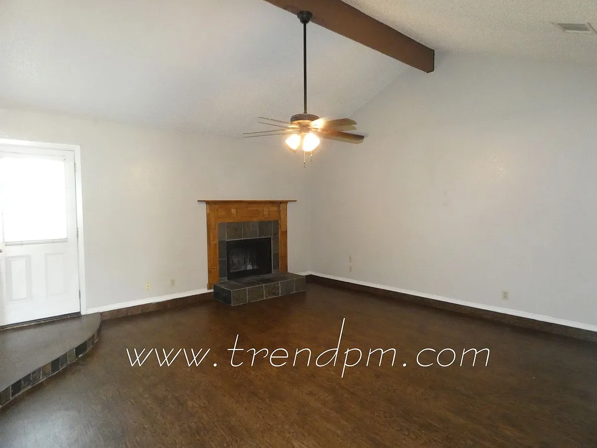 Building Photo - 404 Asbury Dr