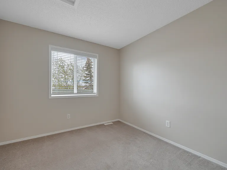 37 Vaughn Ave #37 — Photo 32