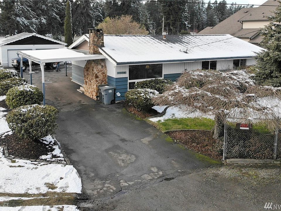 Welcome to this well maintained 3 bedroom, 1.5 bath home in the delightful neighorhood of Howell. 
