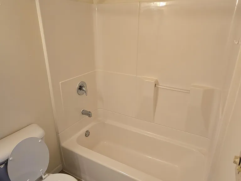Chateau Apartments — Photo 12
