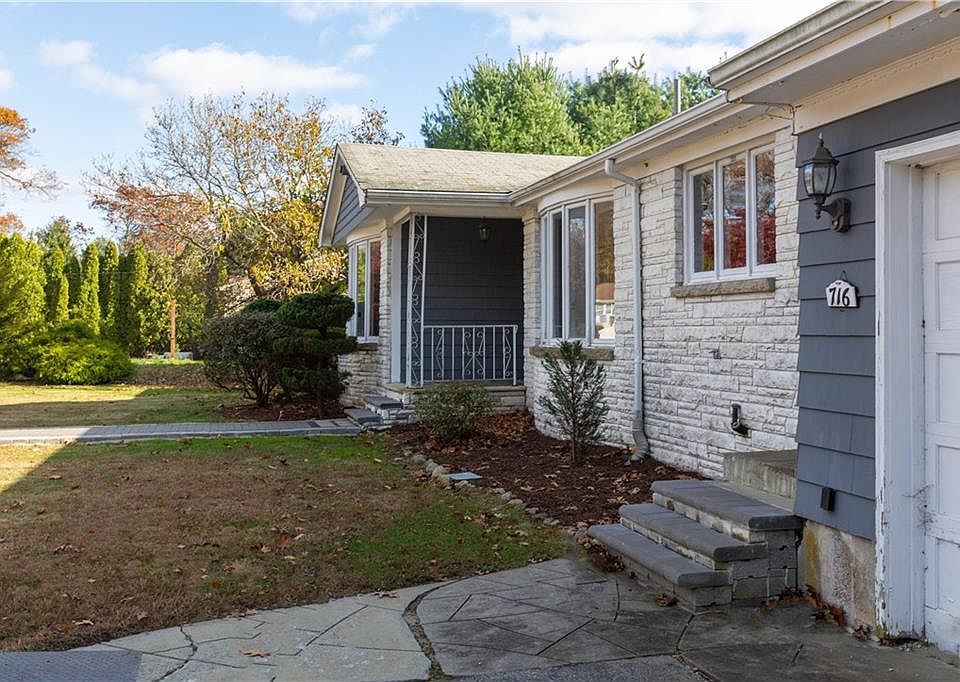 716 Central Ave, Johnston, RI 02919 Zillow
