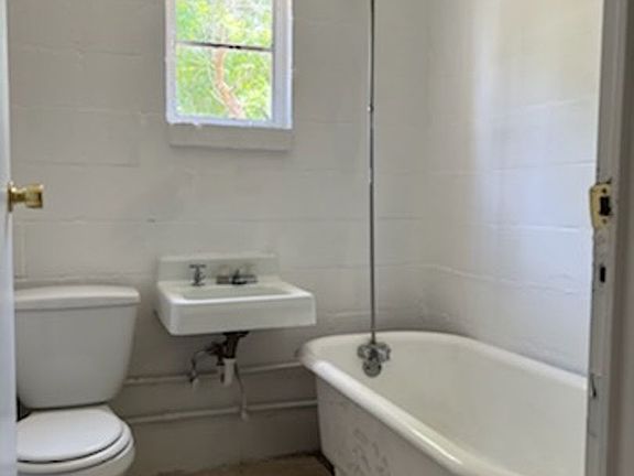 5th image of 318 1/2 Pearl St