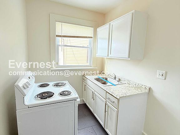 3rd image of 2541 Monterey St #1