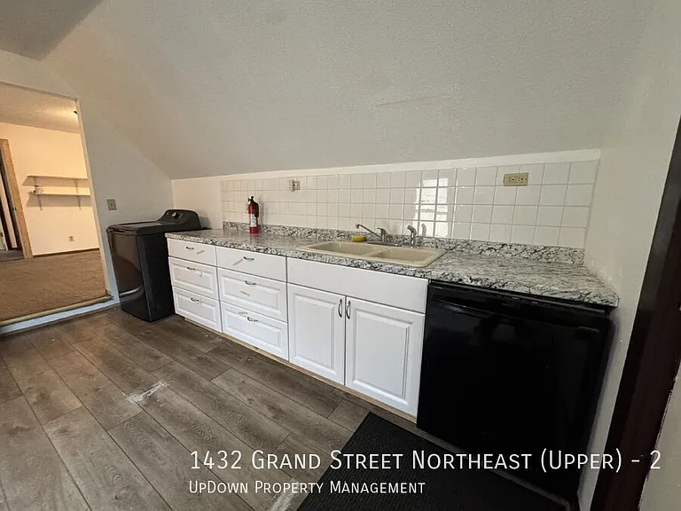 1432 Grand St NE #2 — Photo 9