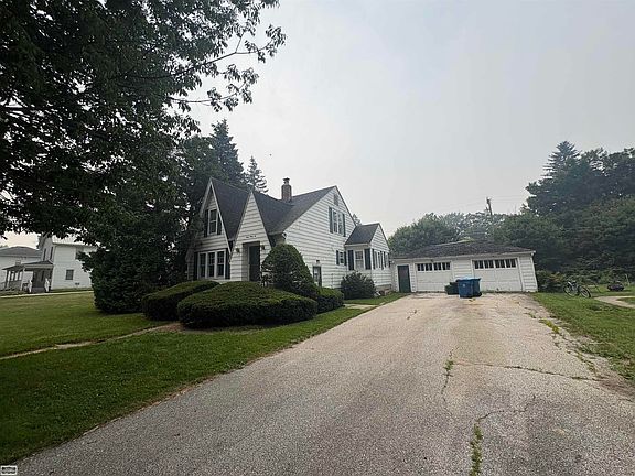 2nd image of 6032 Fox St