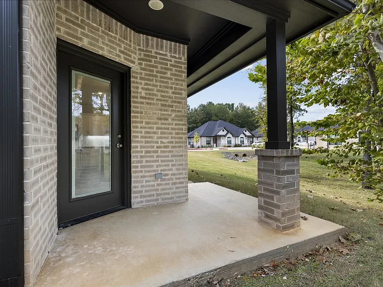 2151 E Grande Blvd — Photo 30