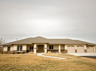 4324 Whitetail Ln, Wamego, KS 66547
