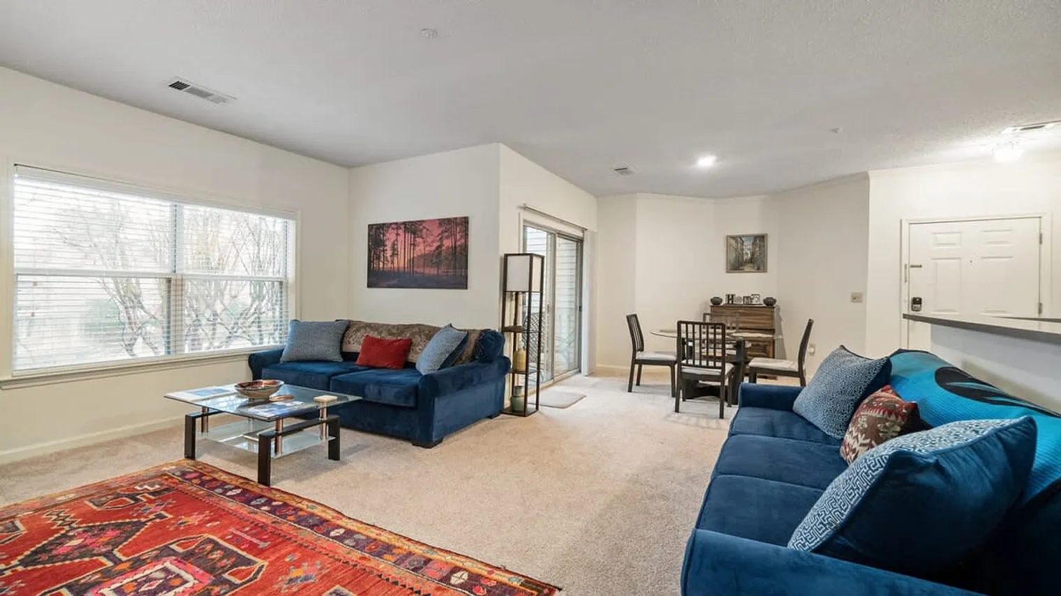 1 bed, 1.0 bath, 893 sqft, $3,684 — Photo 2