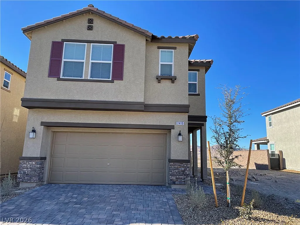 5 bed, 3.0 bath, 2469 sqft, $2,800 — Photo 2