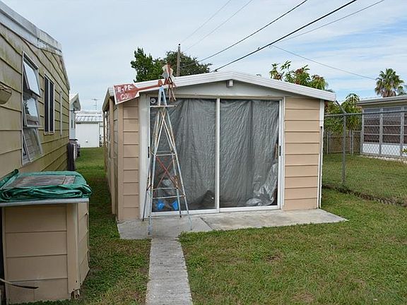 2nd image of 3915 Lomi Lomi Dr
