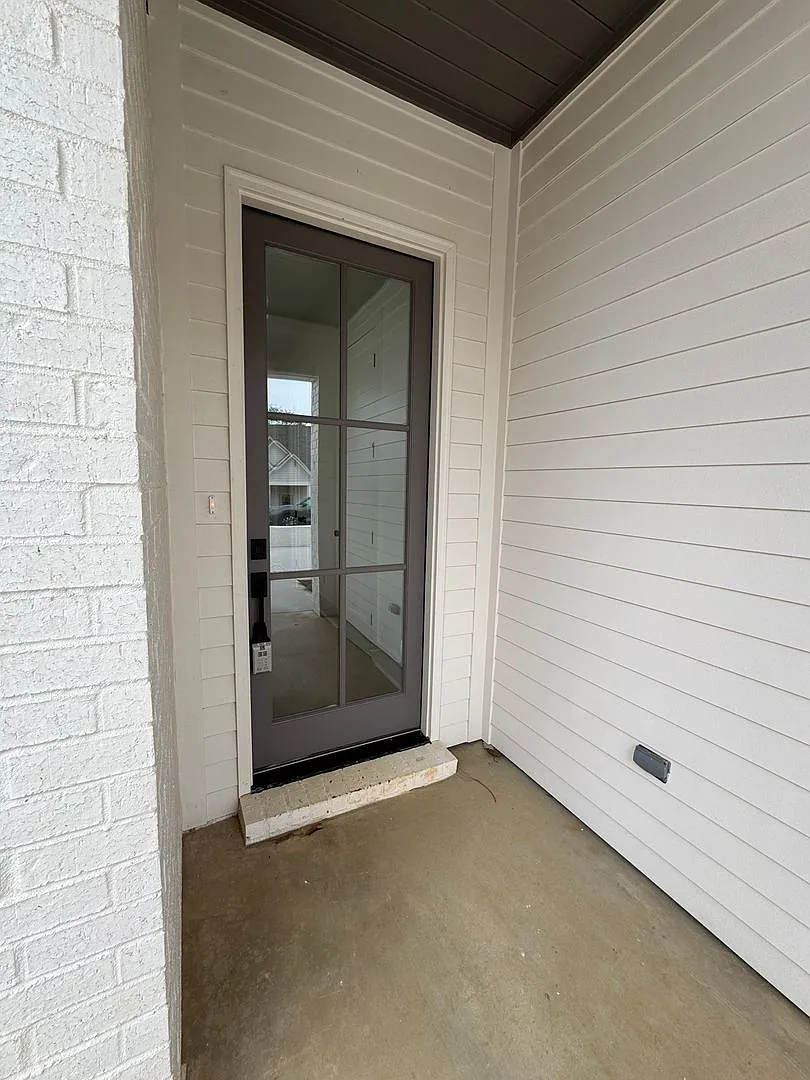Belmont 806 — Photo 1