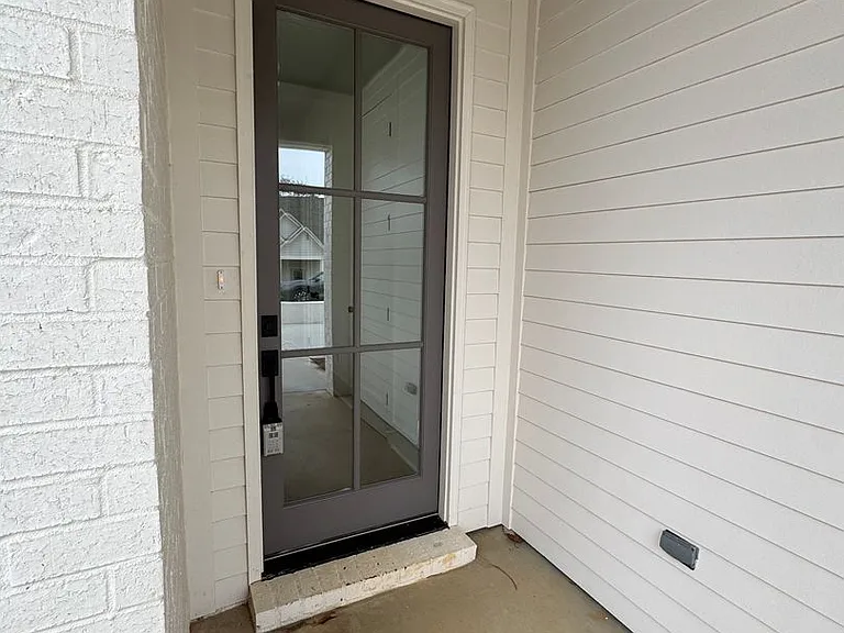 806 Lilla Ln — Photo 1