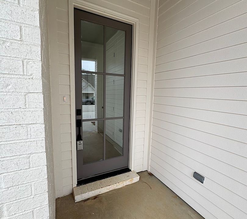 1st image of 806 Lilla Ln
