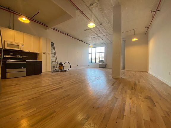 3rd image of 205 McKibbin St #308