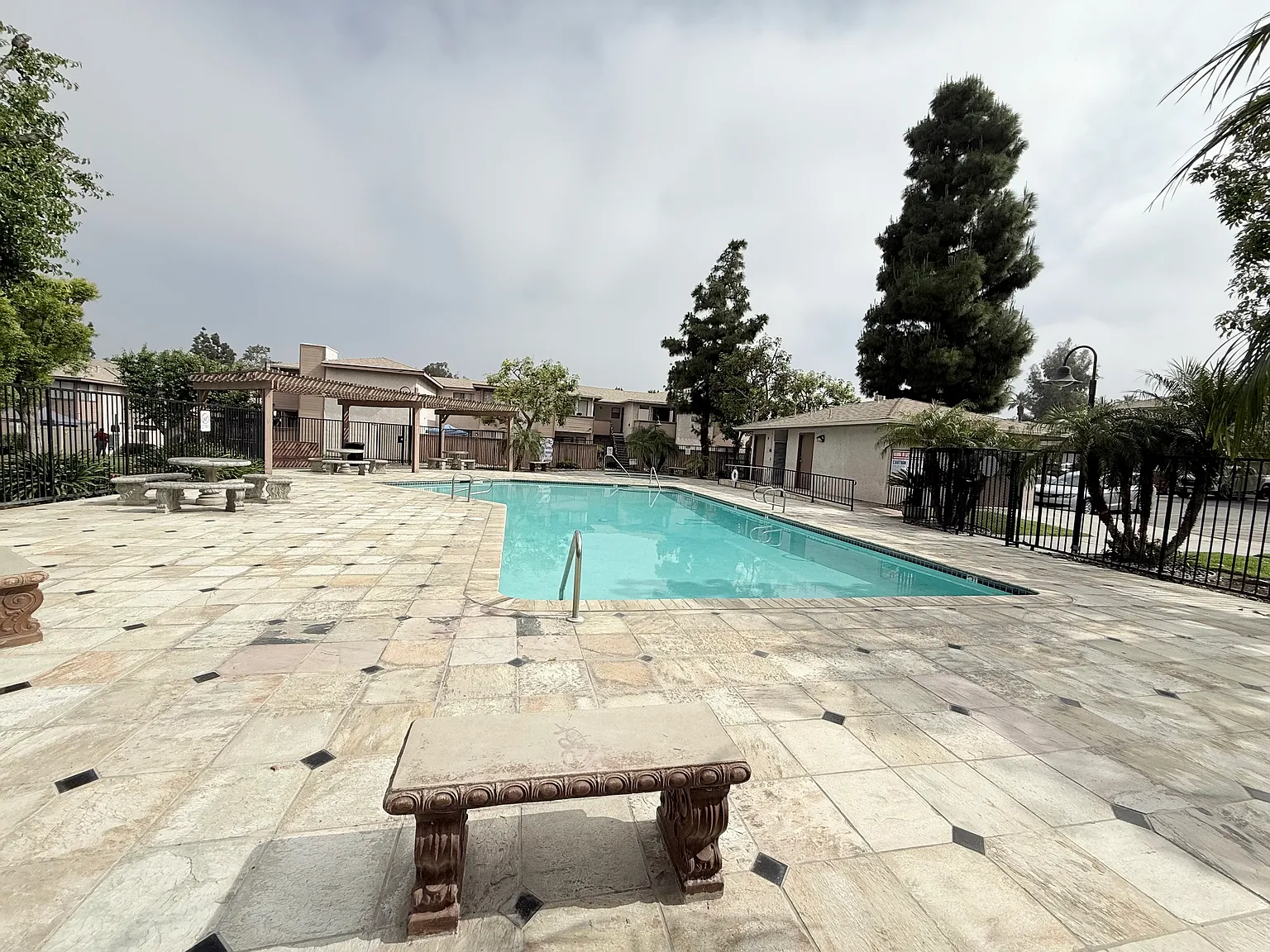 2 bed, 604 sqft, $1,950 — Photo 3