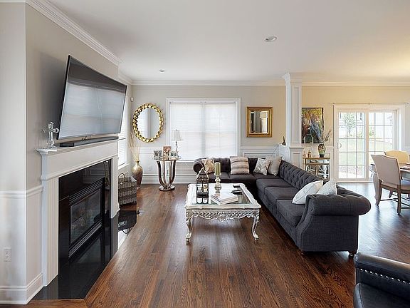 2nd image of 13 Lexington Gdns