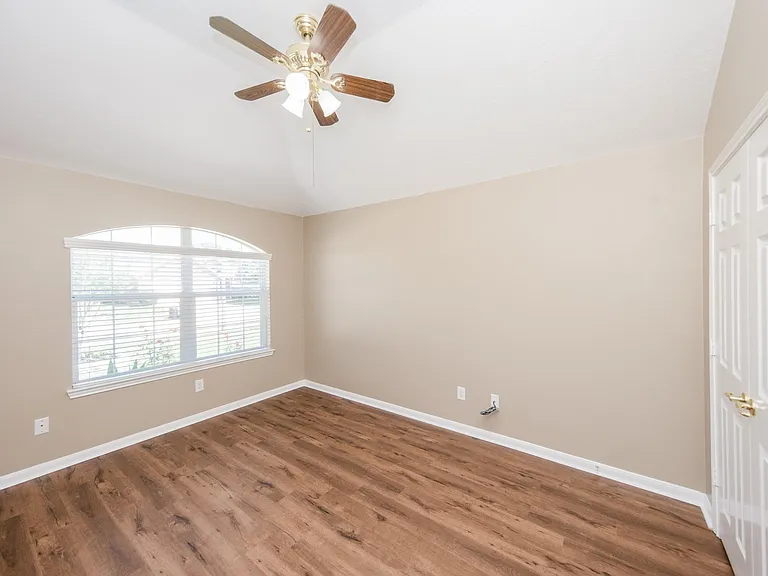 19247 Dillsbury Ct — Photo 25