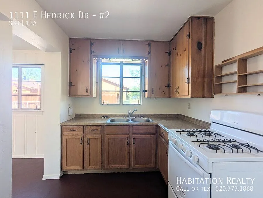 1111 E Hedrick Dr #2