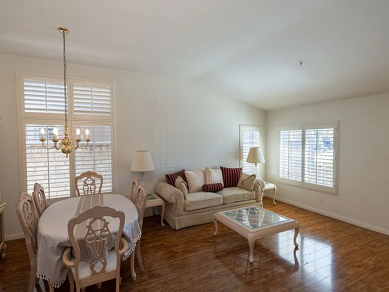 652 Teresa St — Photo 7