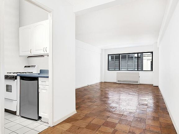 4th image of 310 W 56th St #7C